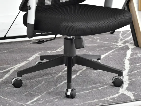 Ergonomiczny fotel biurowy zapewniający wygodę i wsparcie - komfort przez cały dzień pracy